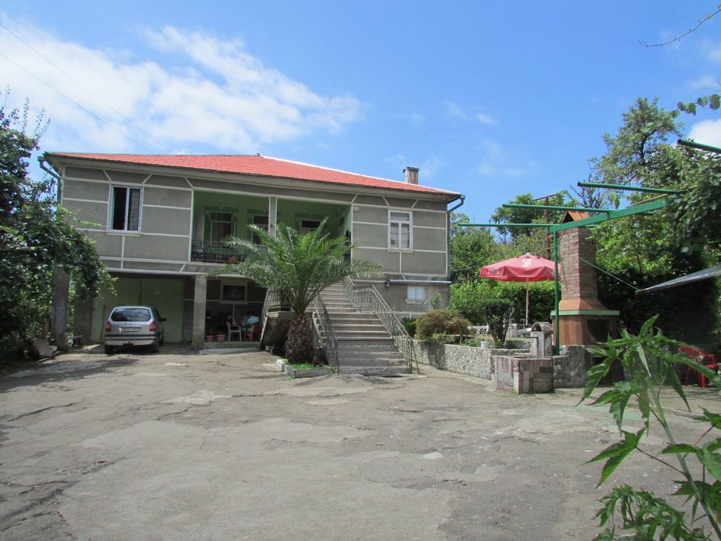 Joni Guest House Μπατούμι Εξωτερικό φωτογραφία